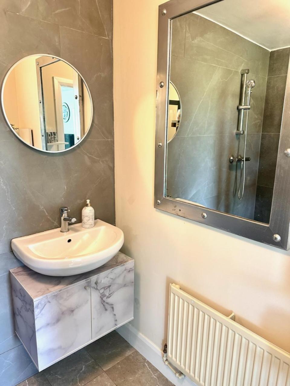 Kildare Luxury Suites Buitenkant foto